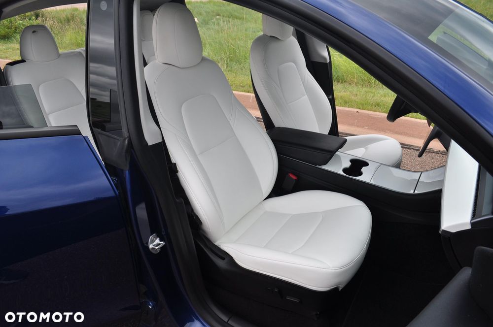 Tesla Model Y - 9