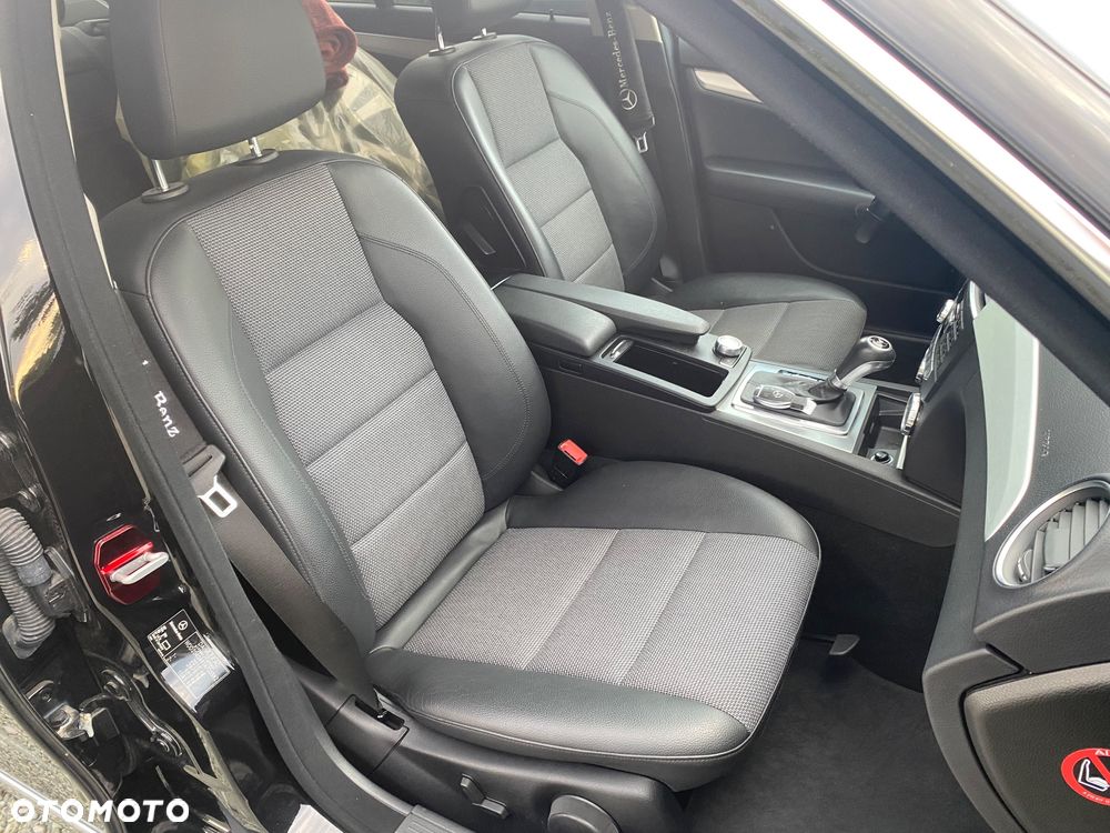 Mercedes-Benz Klasa C 180 CGI Automatik BlueEFFICIENCY Avantgarde - 29