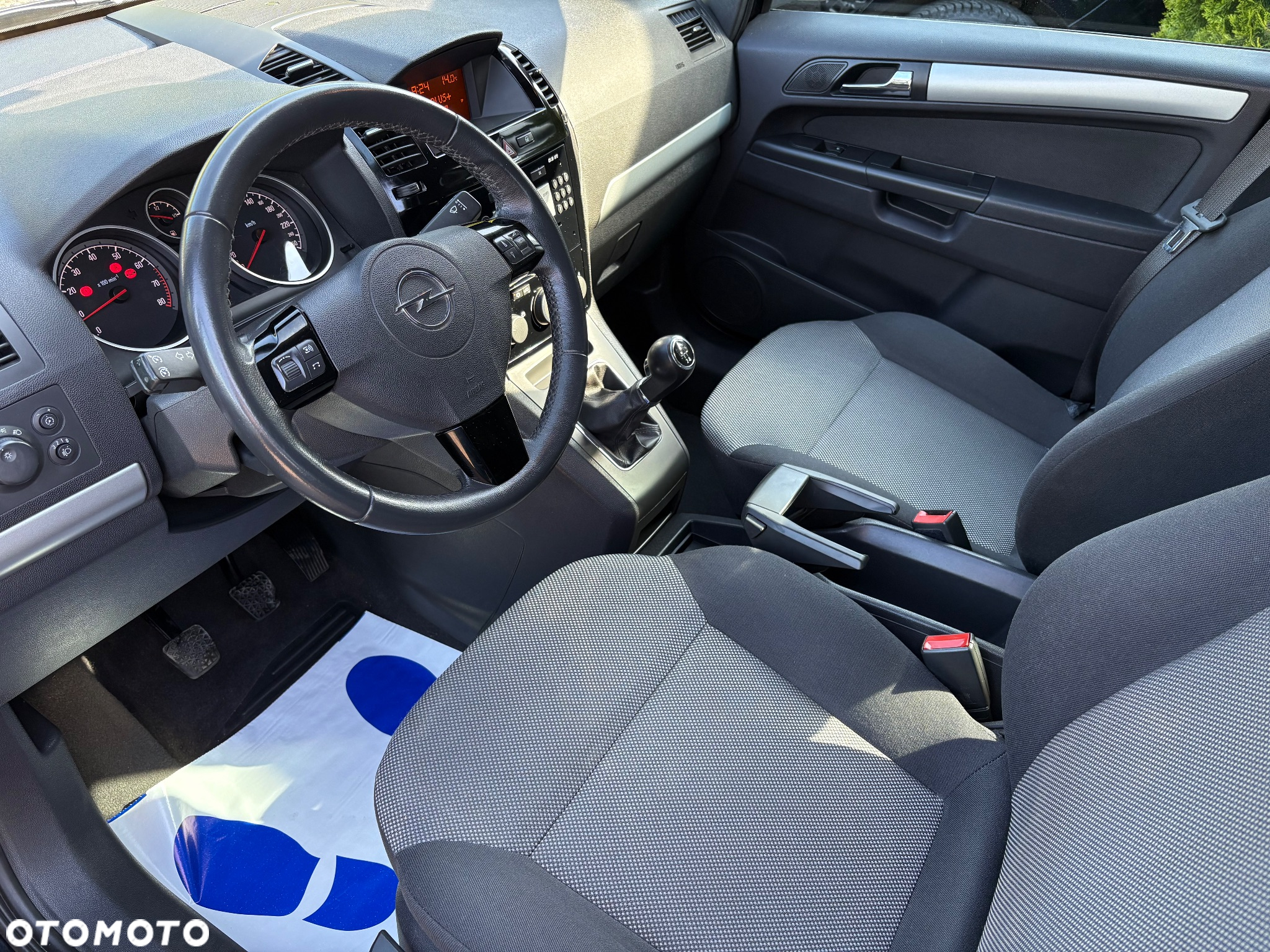 Opel Zafira 1.8 Cosmo - 12