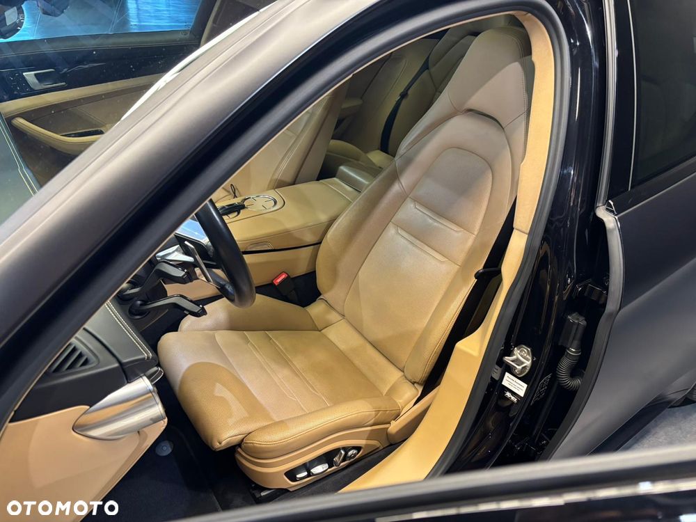 Porsche Panamera 4 E-Hybrid - 8