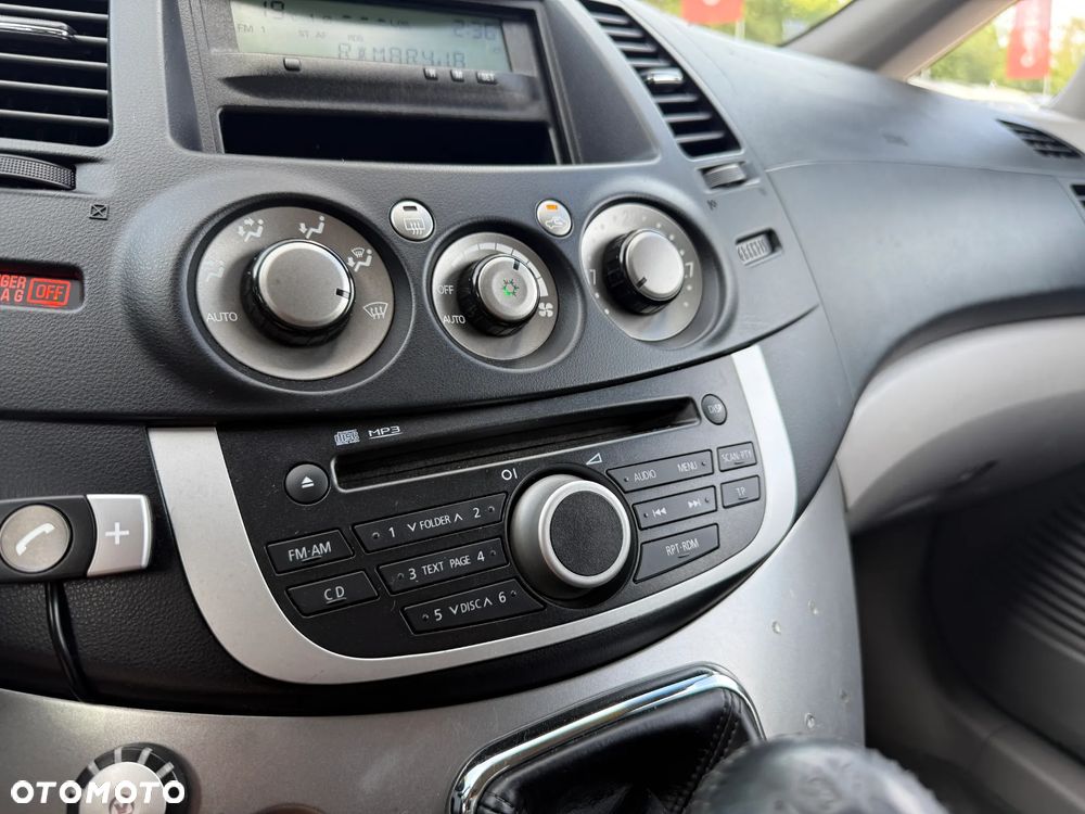 Mitsubishi Grandis 2.4 Inform - 25