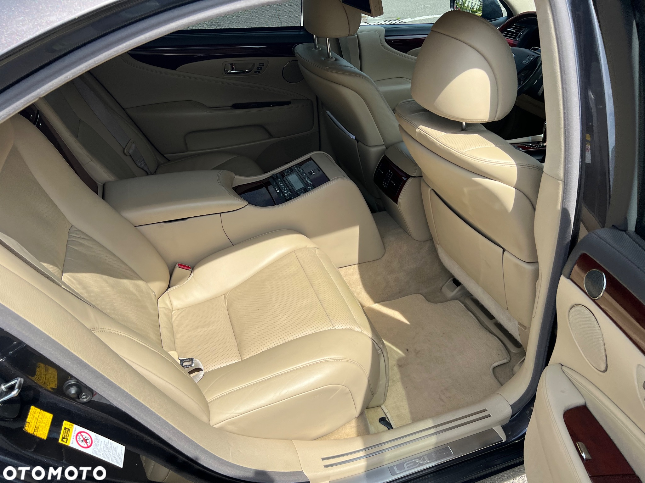 Lexus LS 600h L Superior - 15