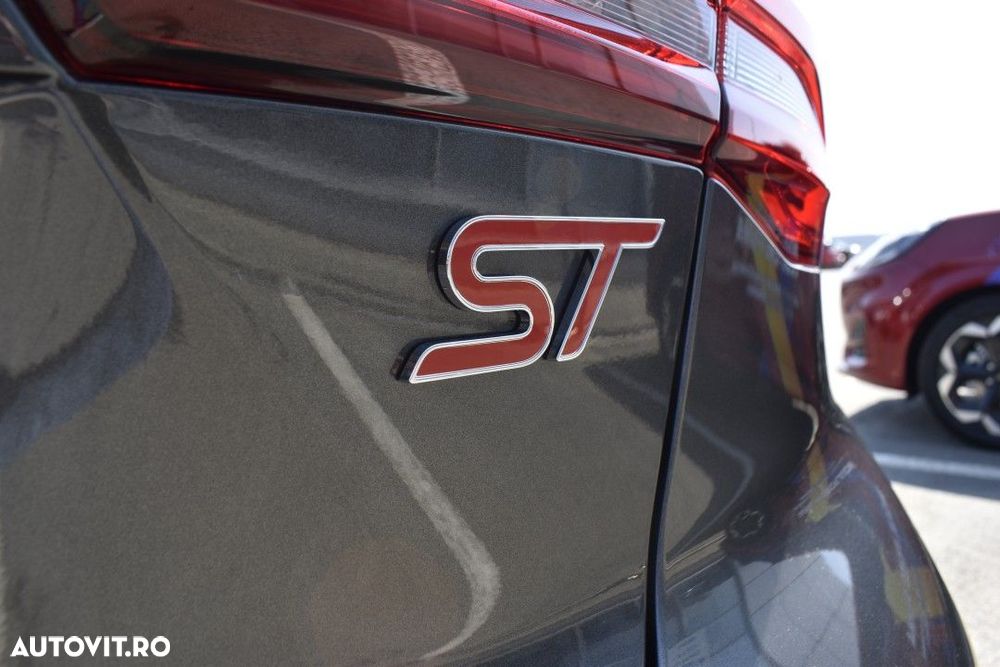 Ford Focus 2.3 Ecoboost 7DCT ST X - 37