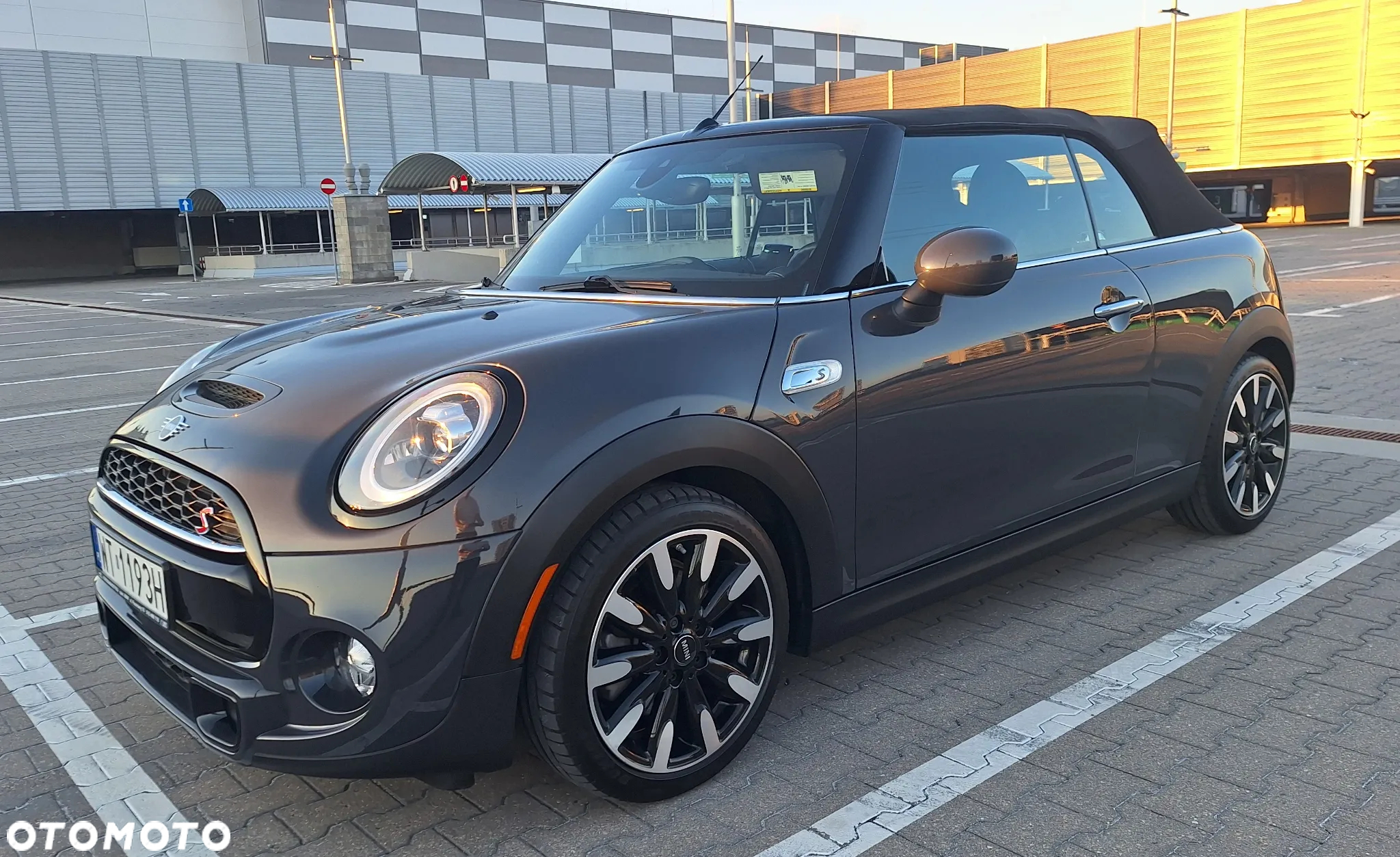 MINI Cooper S Cabrio Sidewalk - 6