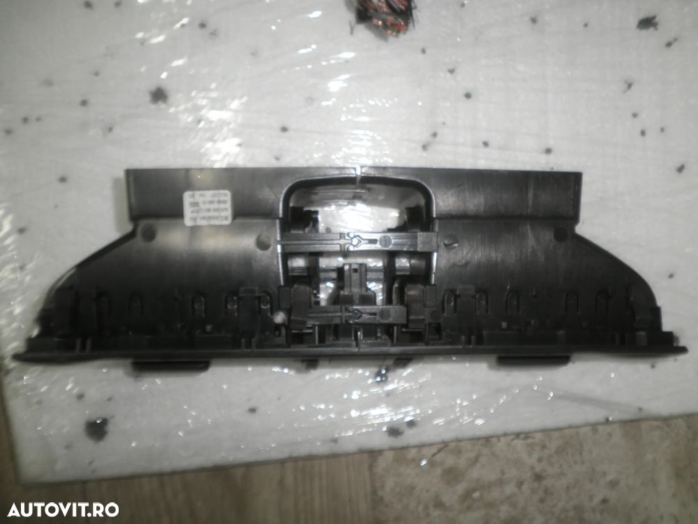 Grila ventilatie centrala Skoda Rapid 5JA820951C - 2