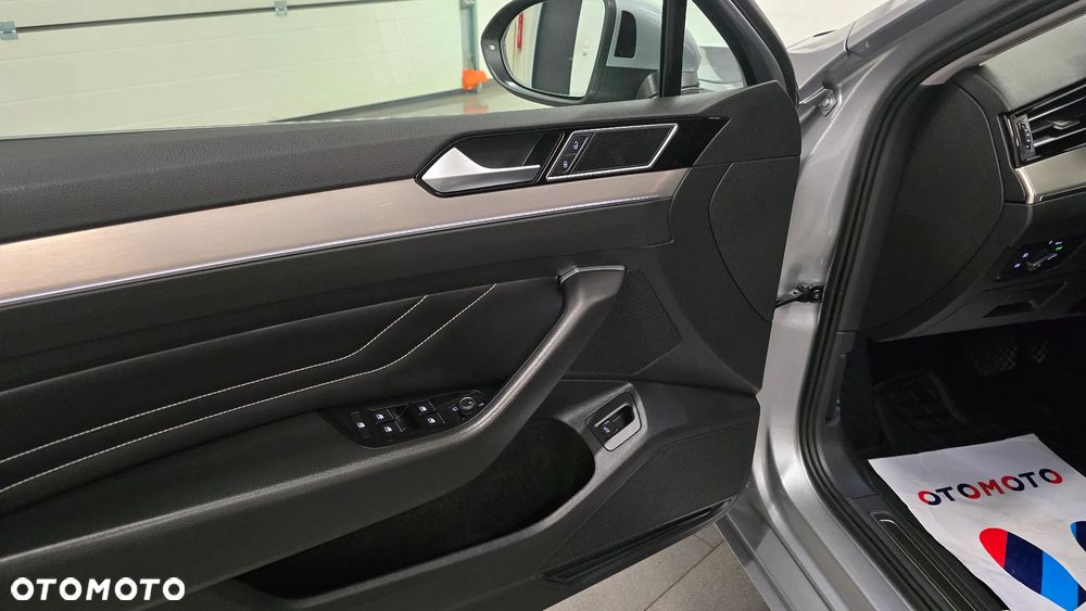 Volkswagen Passat - 12