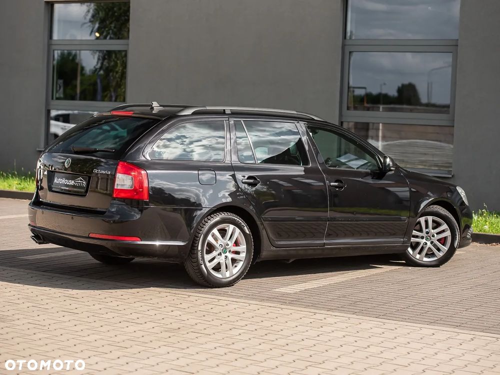 Skoda Octavia 2.0 TSI DSG RS - 8