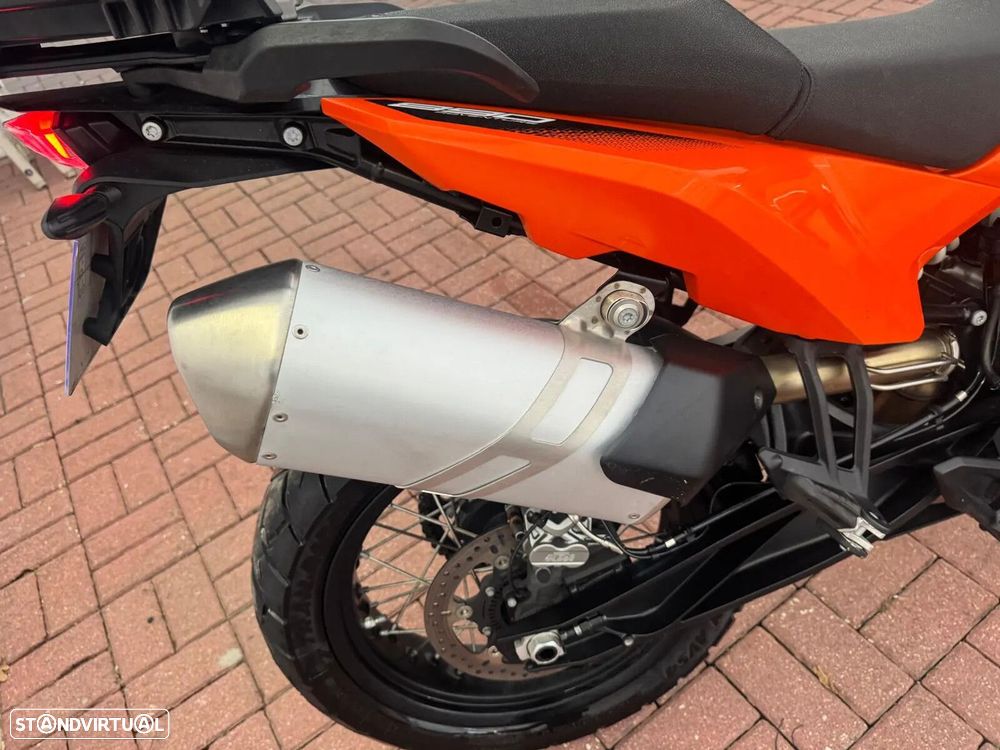 KTM 890 - 13