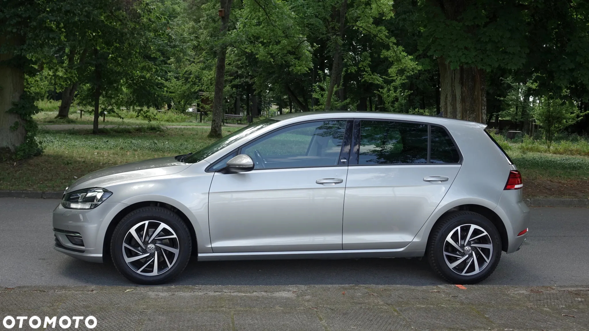 Volkswagen Golf 1.6 TDI Sound - 28