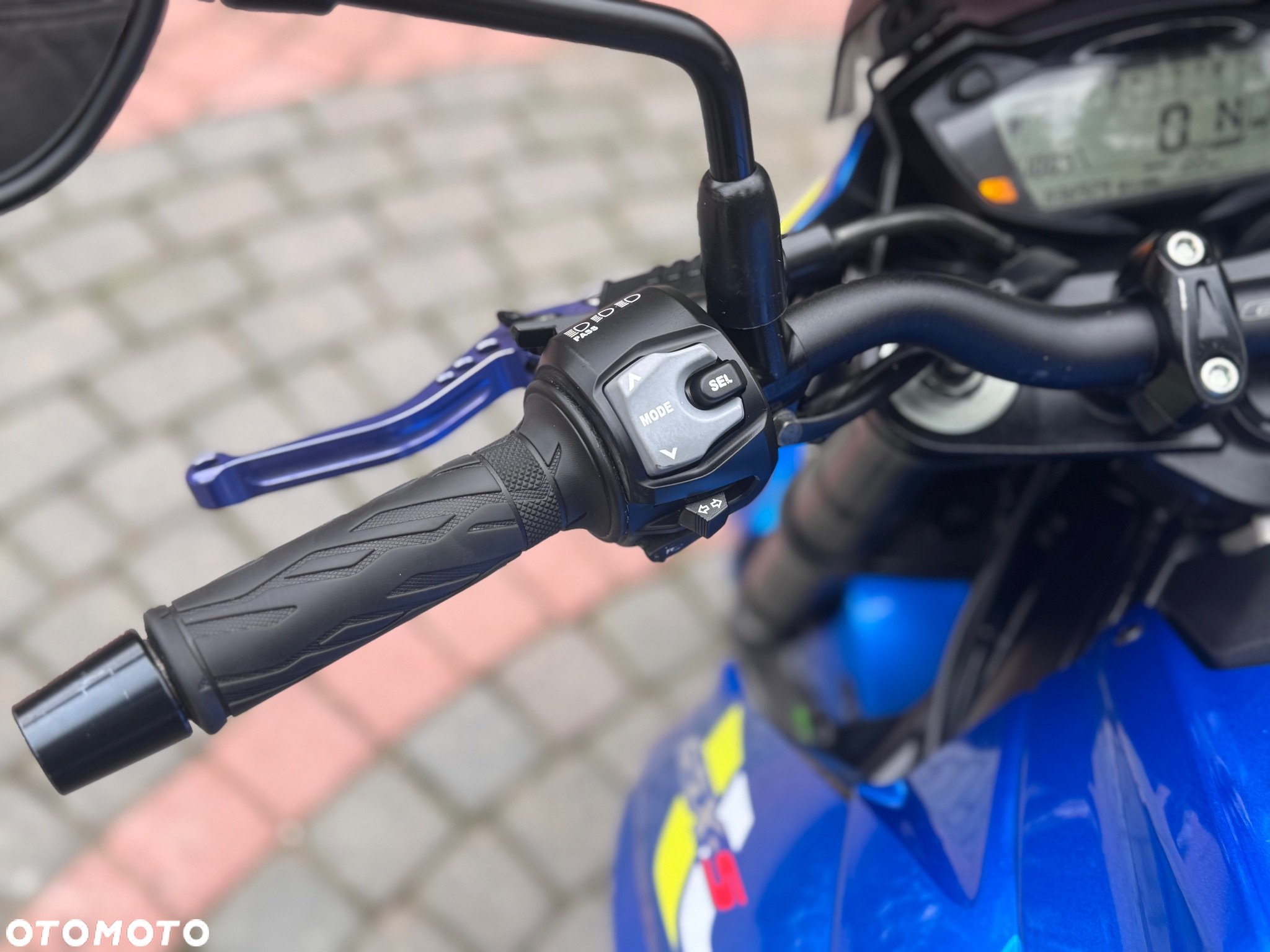 Suzuki GSX - 27