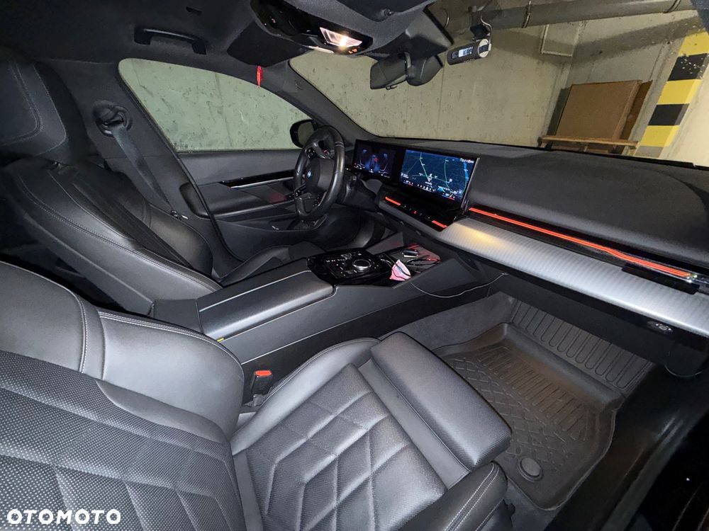 BMW Seria 5 520d xDrive mHEV M Sport - 10