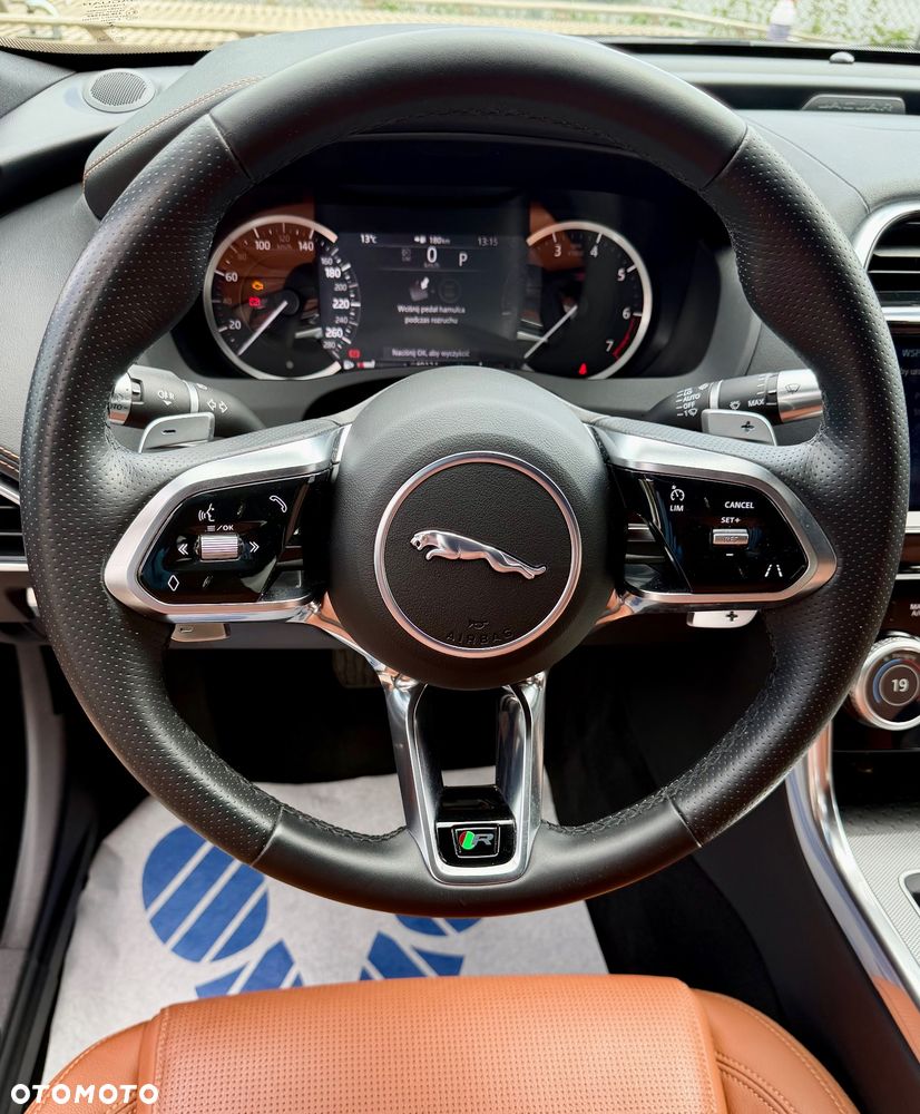 Jaguar XE P250 R-Dynamic SE - 23
