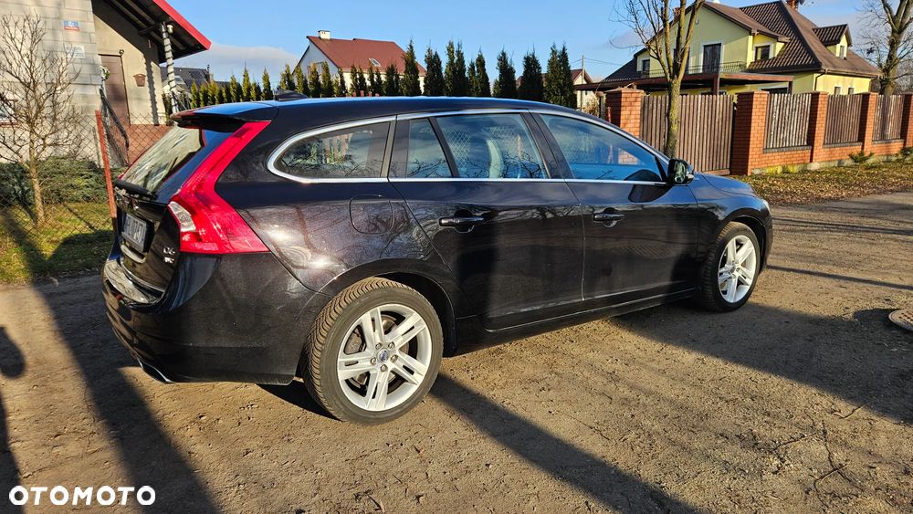 Volvo V60 D6 Plug-In-Hybrid AWD Geartronic Summum - 6