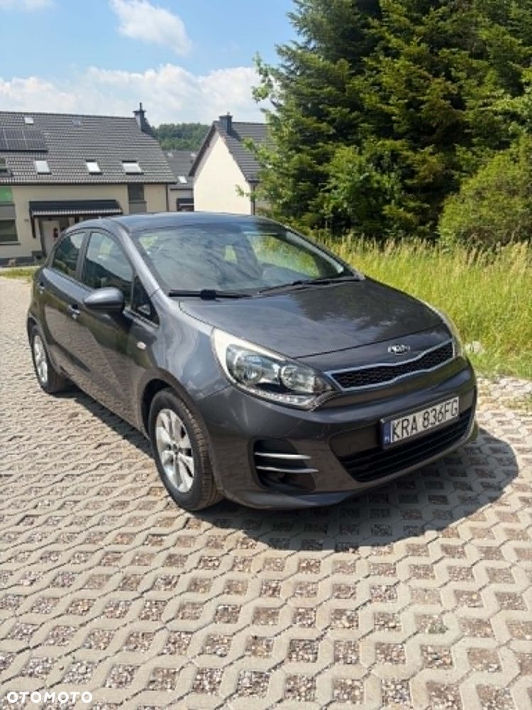 Kia Rio 1.2 L - 4