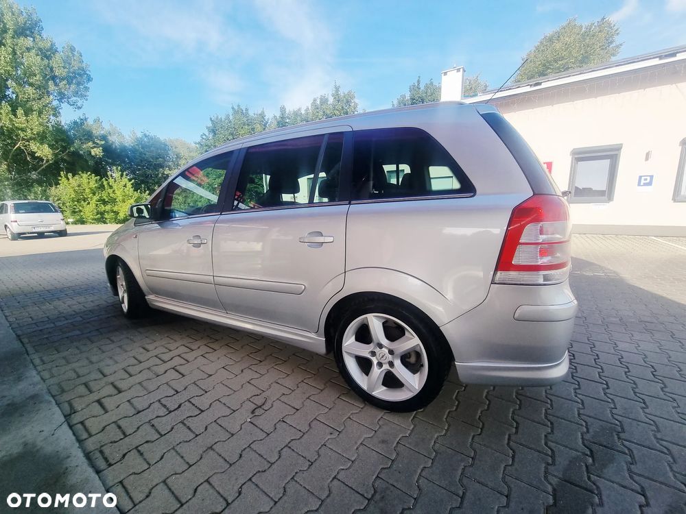 Opel Zafira 1.8 Cosmo - 23
