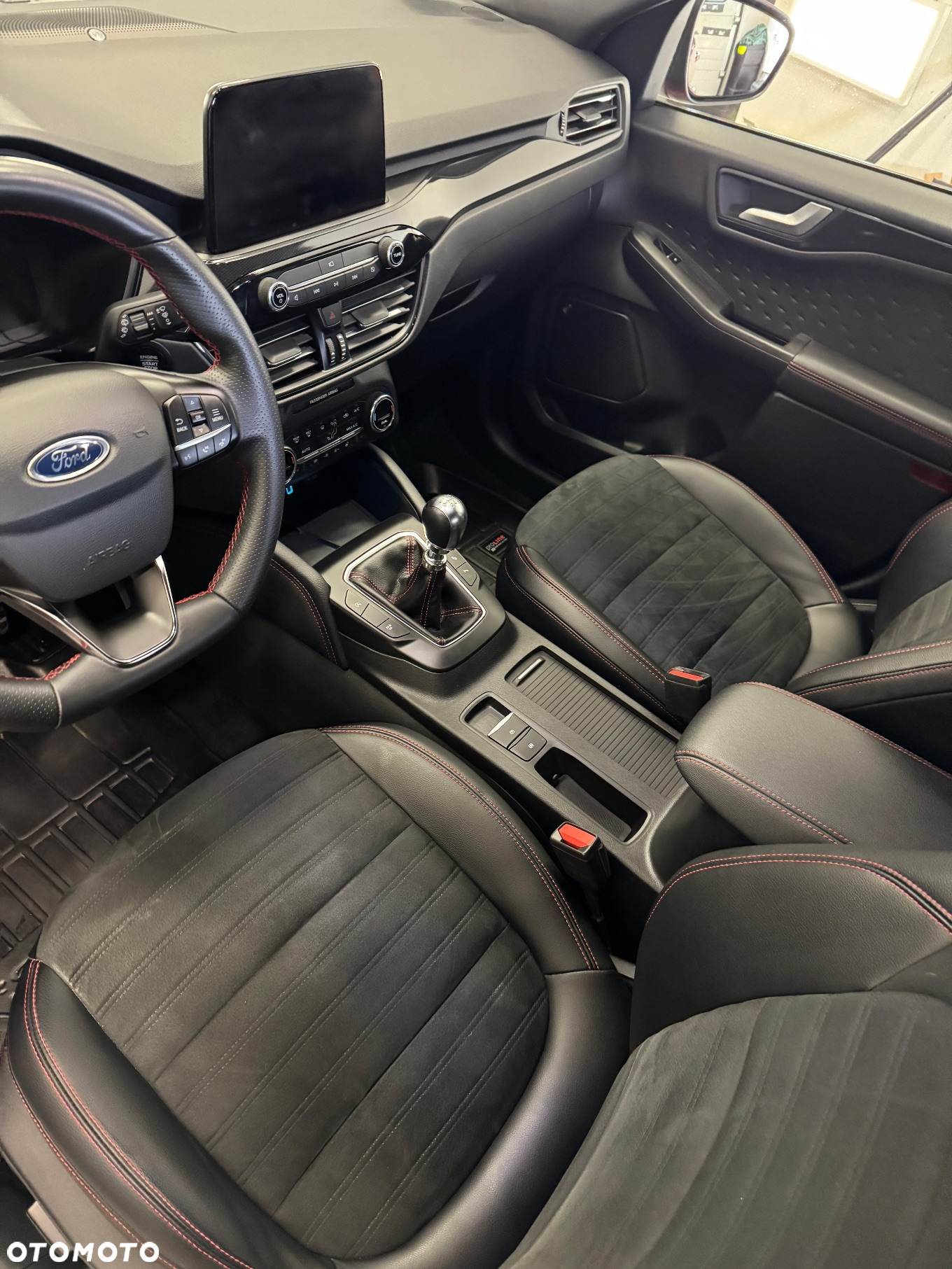 Ford Kuga 1.5 EcoBoost FWD ST-Line X - 16