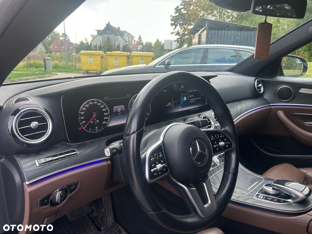 Mercedes-Benz Klasa E 220 d T 9G-TRONIC - 8