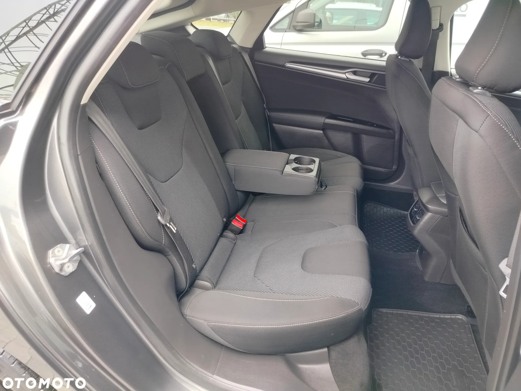 Ford Mondeo 2.0 TDCi Titanium PowerShift - 12
