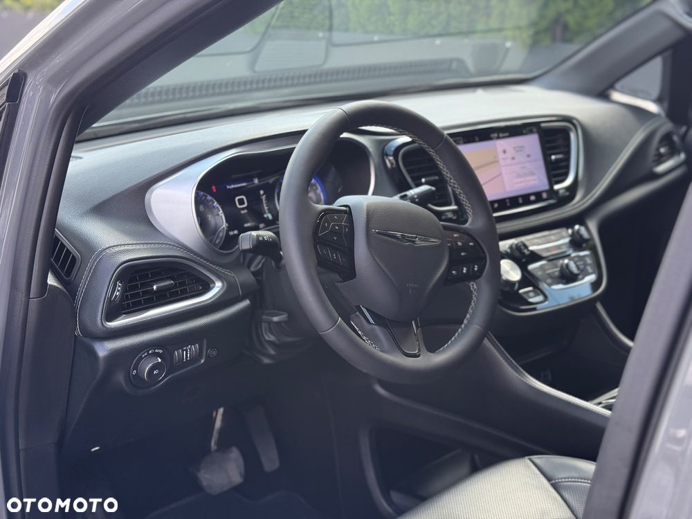 Chrysler Pacifica - 13