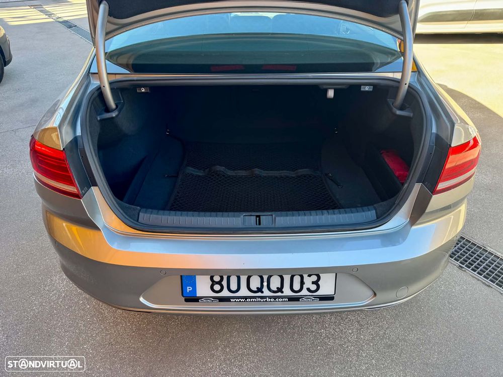 VW Passat 2.0 TDI Confortline - 15