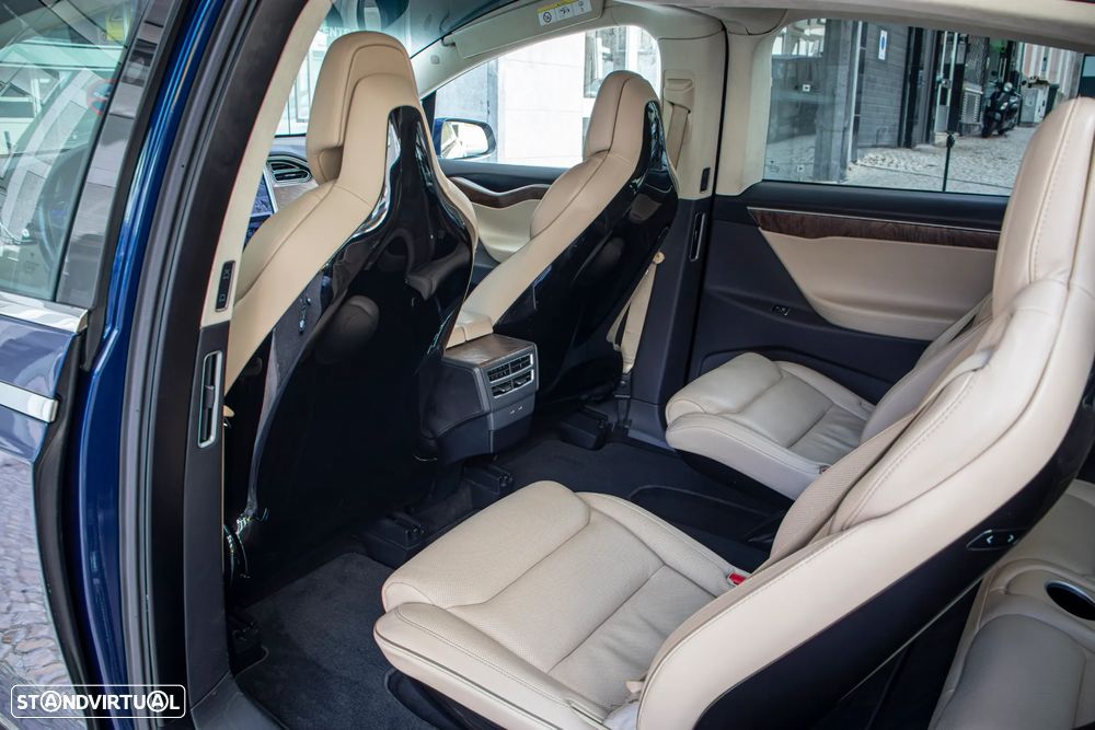 Tesla Model X 90D - 34