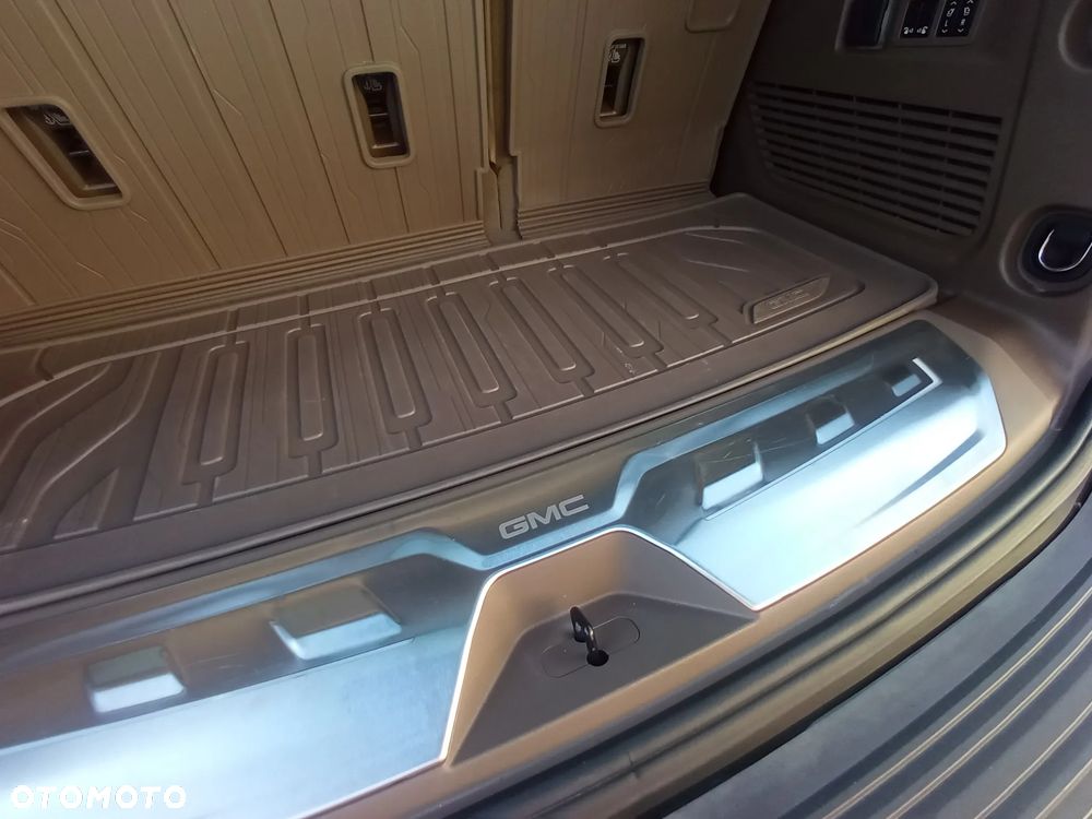 GMC Yukon - 16