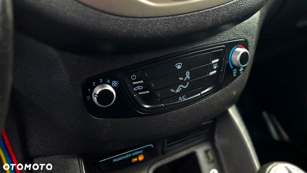 Ford Tourneo Courier 1.5 TDCi Titanium - 12