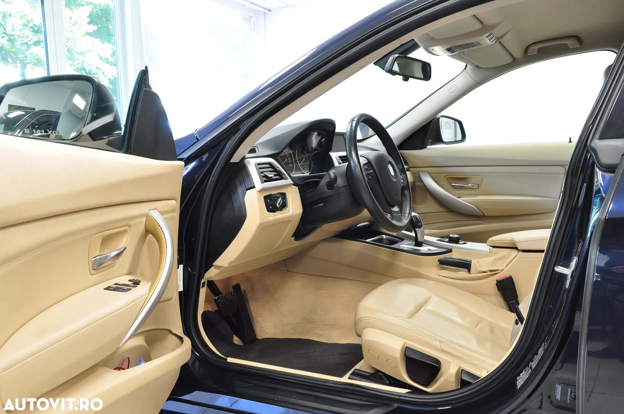 BMW Seria 3 328i xDrive Aut. Luxury Line - 7
