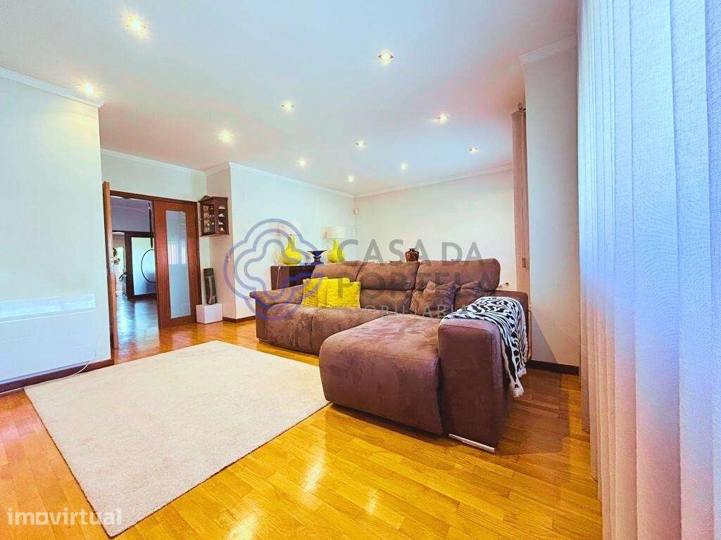Duplex T3 com Terraço Amplo – Excelentes Áreas e Luminosidade - Grande imagem: 4/26