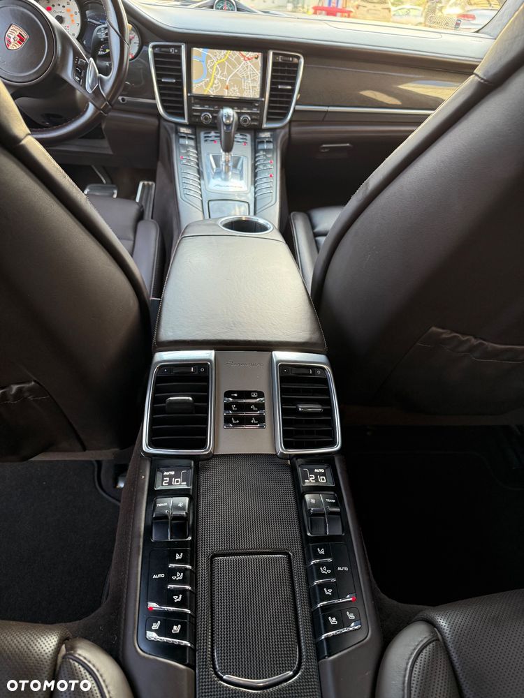 Porsche Panamera Turbo - 30