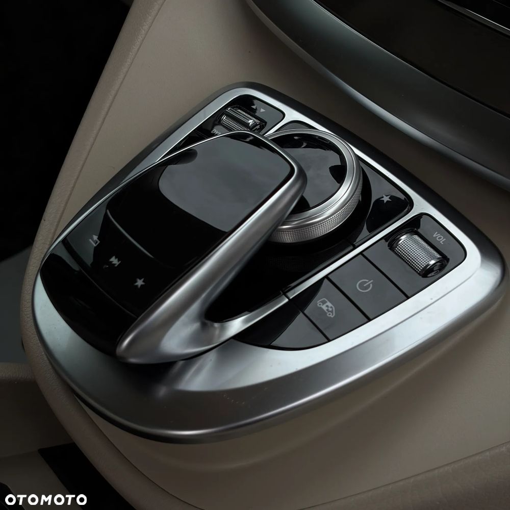 Mercedes-Benz Klasa V 300 d Extralang 9G-TRONIC Avantgarde Edition Edition 19 - 23