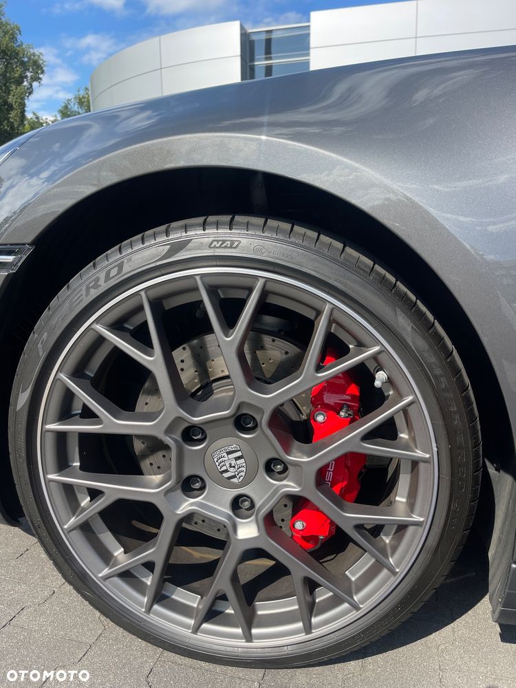 Porsche 911 Carrera 4S - 26