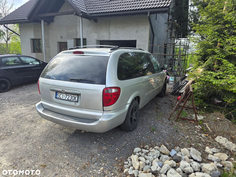 Chrysler Town & Country - 3