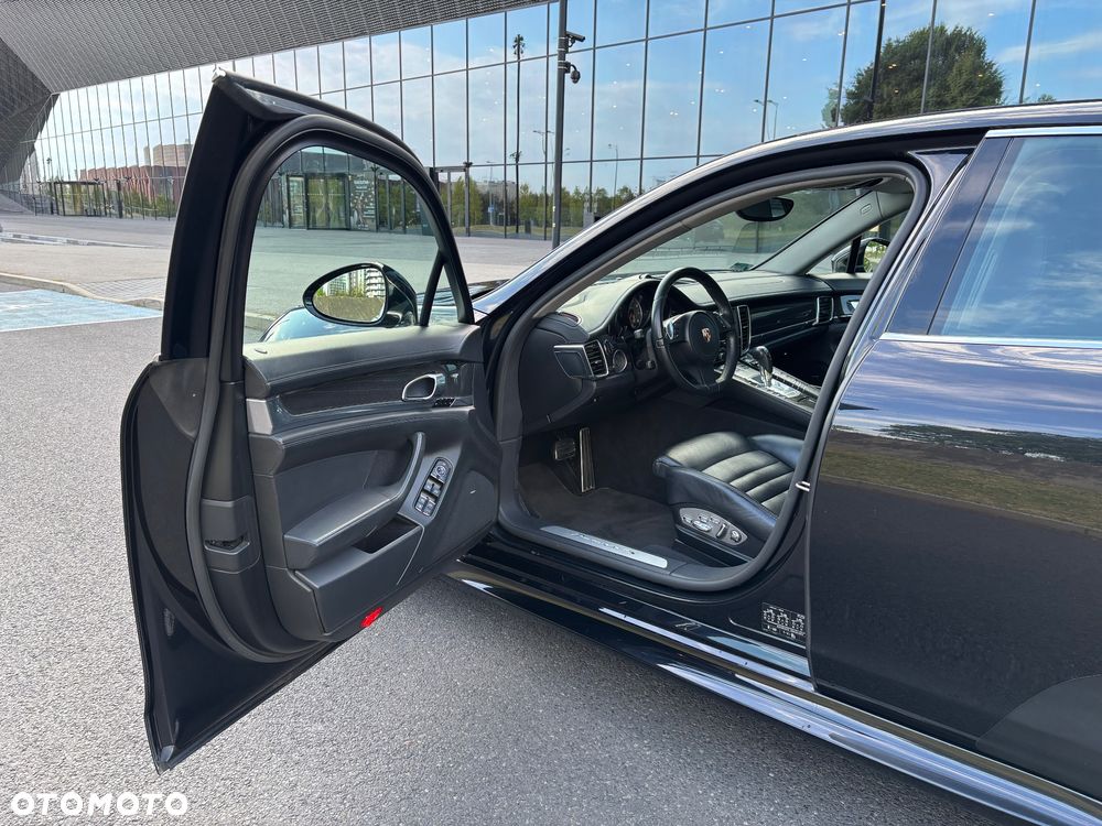 Porsche Panamera 4S - 11