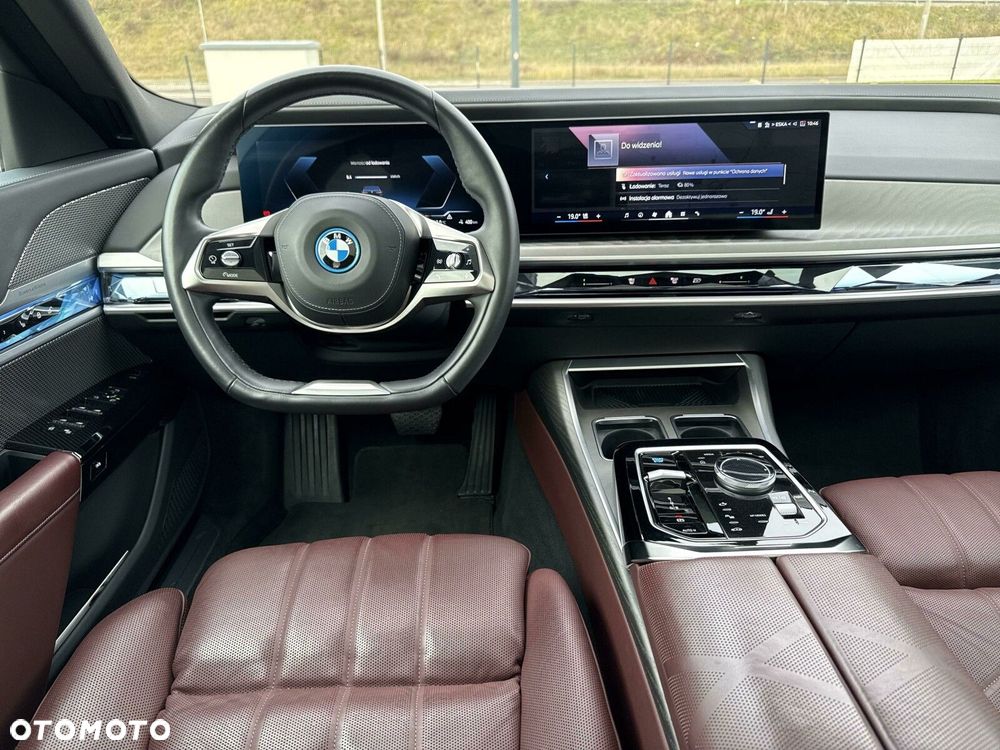 BMW i7 - 6