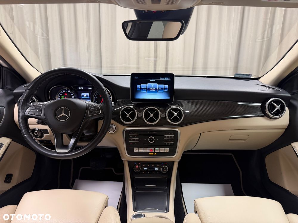 Mercedes-Benz GLA 200 7G-DCT - 8