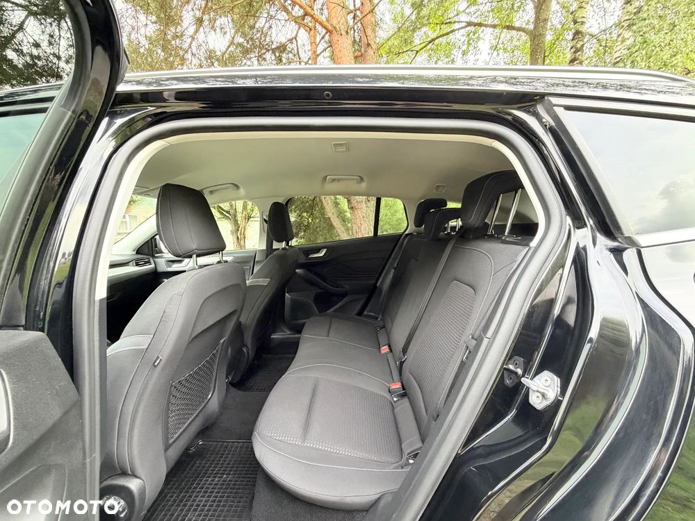 Ford Focus 1.0 EcoBoost Gold X (Trend) - 23