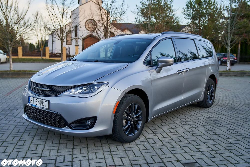 Chrysler Pacifica - 41