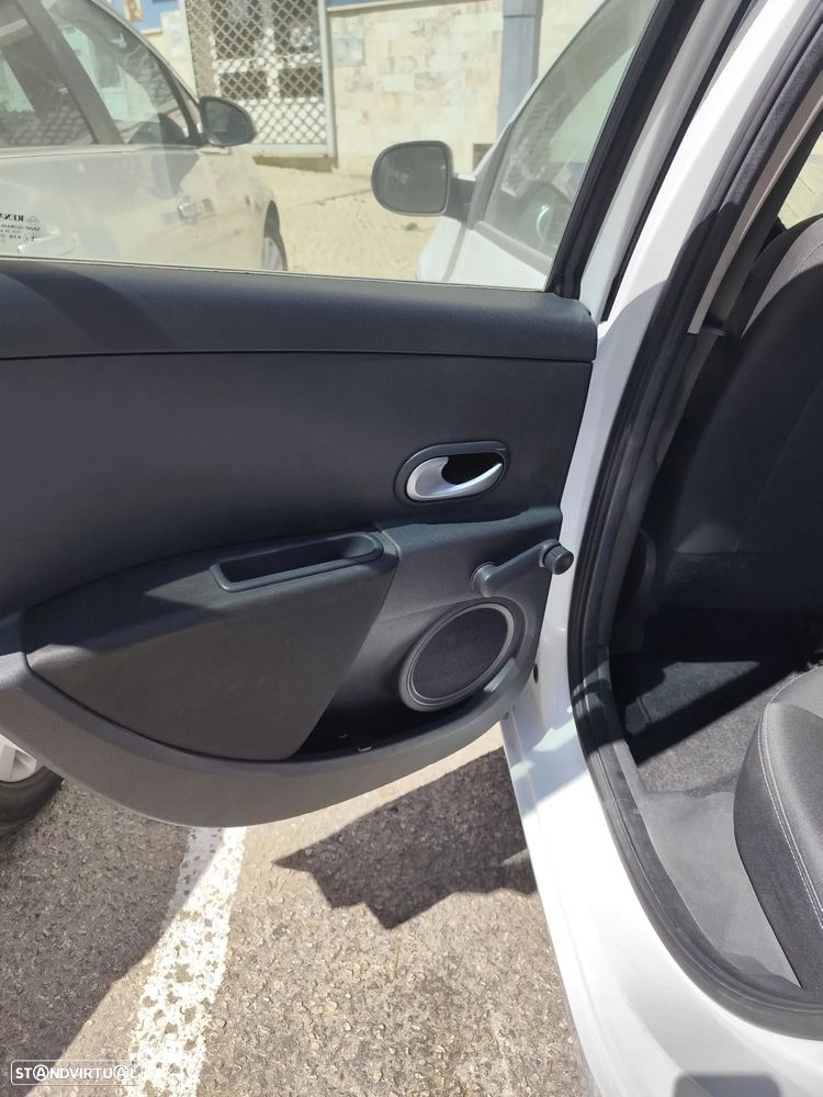 Renault Clio 1.5 dCi Confort - 9