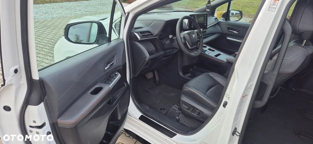Toyota Sienna - 9