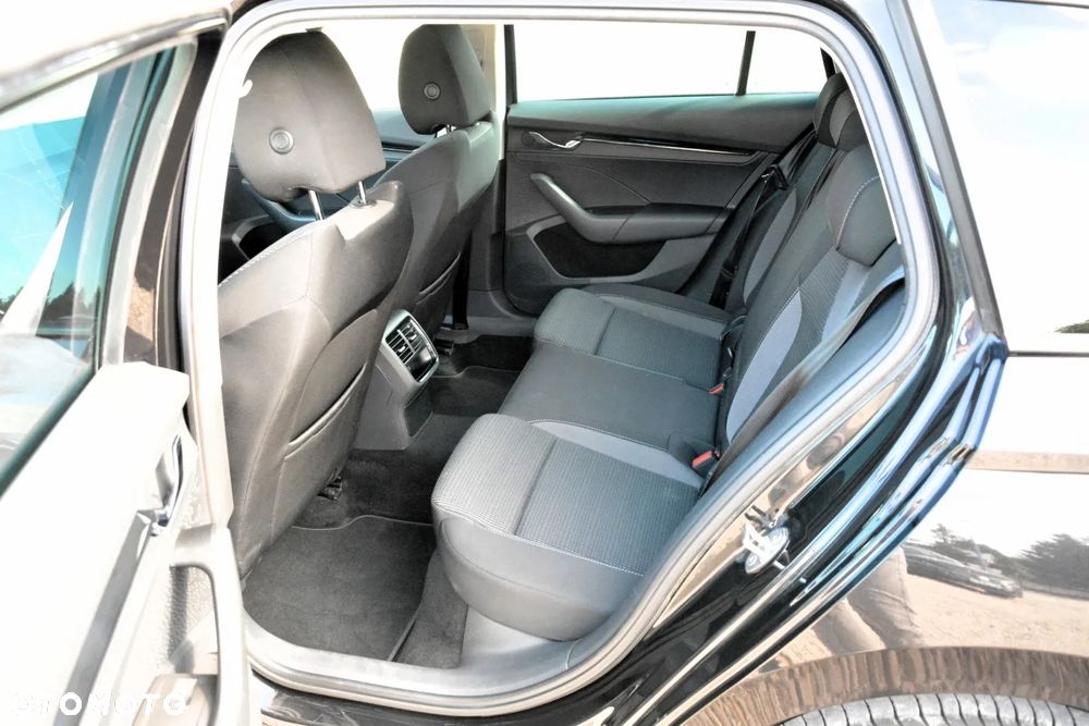 Skoda Octavia 2.0 TDI Ambition DSG - 32