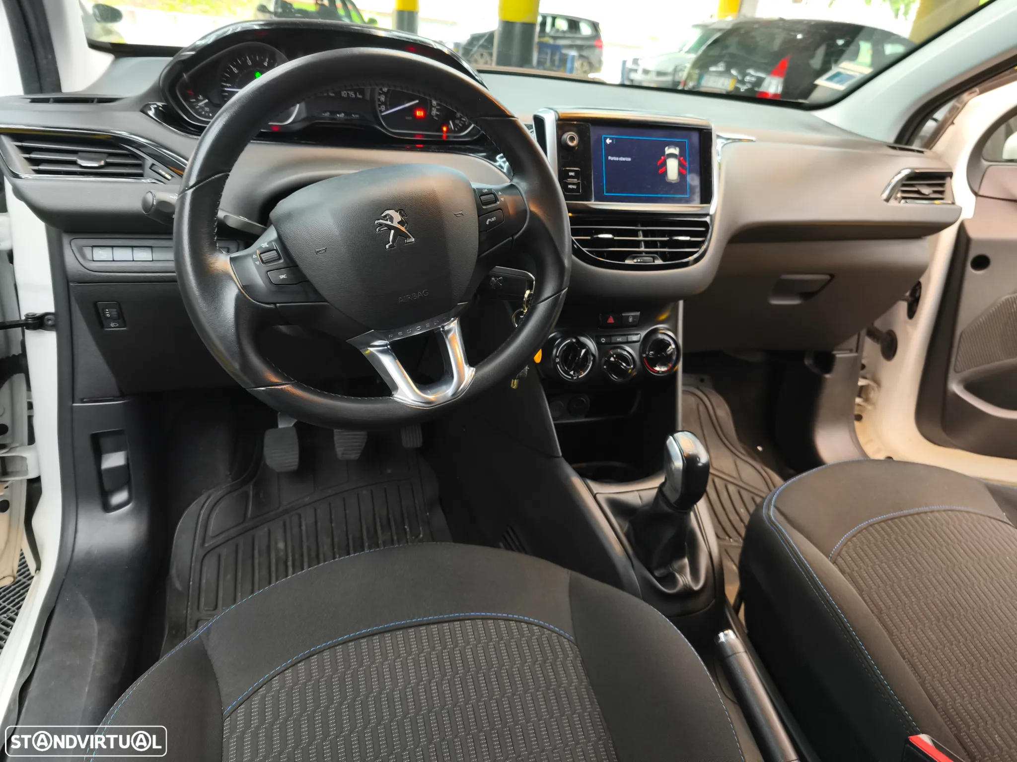 Peugeot 208 1.2 PureTech Signature - 17