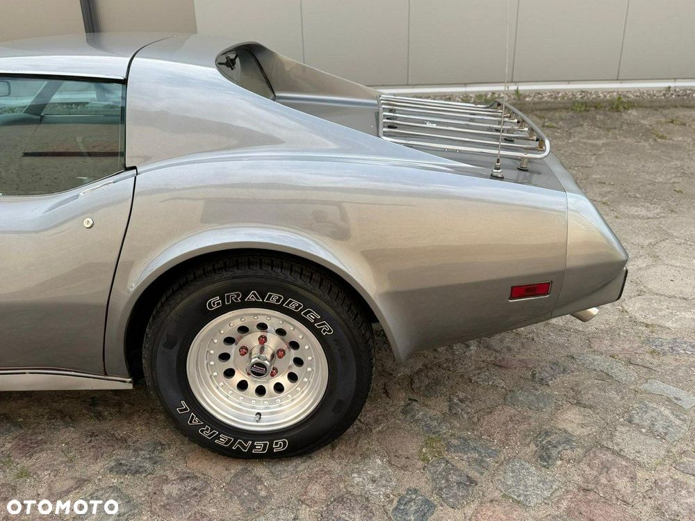 Chevrolet Corvette - 9
