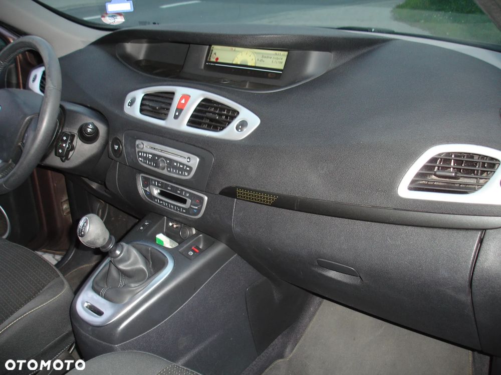 Renault Grand Scenic - 16