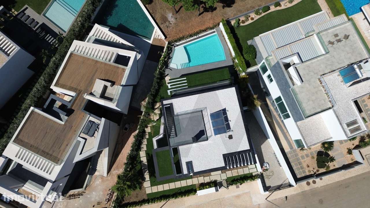 MORADIA T5, SUITES, PISCINA, ZONA CALMA, JUNTO DO GOLF, QUARTEIRA, VIL - Grande imagem: 4/24