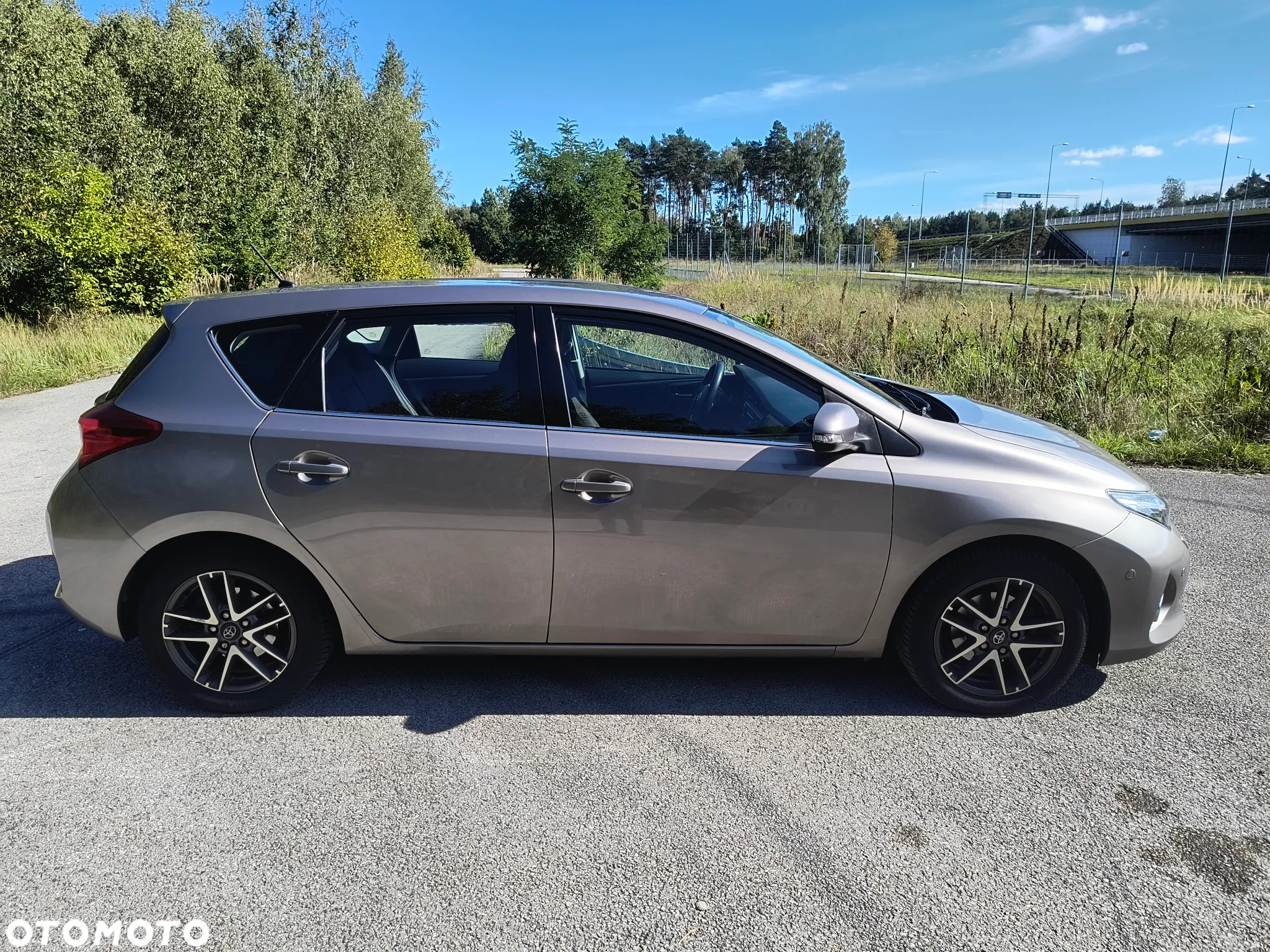 Toyota Auris 1.6 Premium Comfort - 17