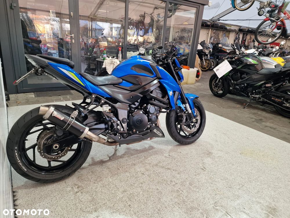 Suzuki GSX - 19