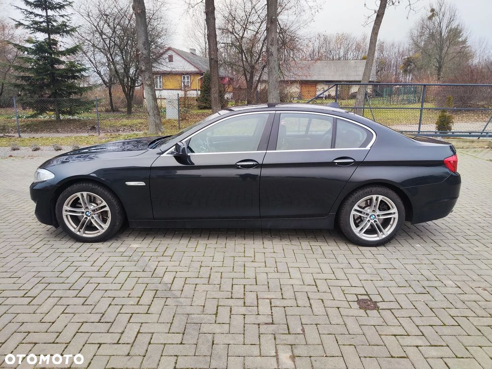 BMW Seria 5 525d xDrive Sport-Aut Luxury Line - 3