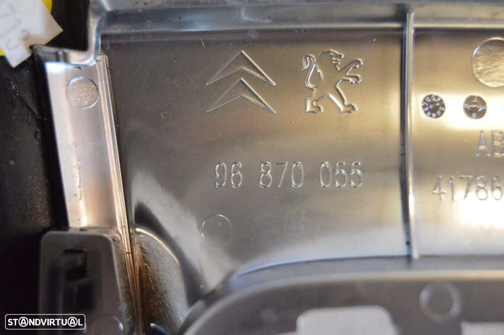 ARO TABLIER CENTRAL FRENTE FRONTAL DISPLAY COMANDOS PAINEL INSTRUMENTOS CONTROLO RADIO AUTORADIO LEITOR CD NAVIGATOR GPS 9684153677 96870055 CITROEN DS3 DS 3 SA 1.6 HDI 92CV INJEÇÃO BOSCH 9HP 9H06 10JBOL - 5