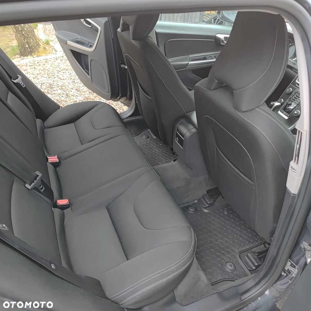 Volvo V60 D2 Momentum - 8